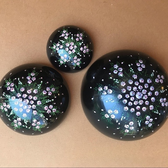 Vintage Black lacquer Nesting Boxes, Hand Painted, Set of Three - Picture 1 of 12